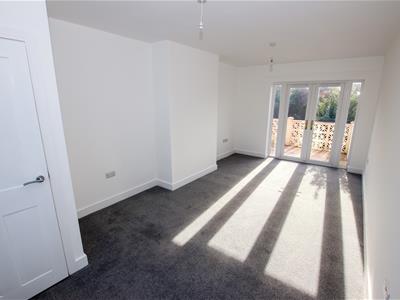 FULL LENGTH LOUNGE / DINER